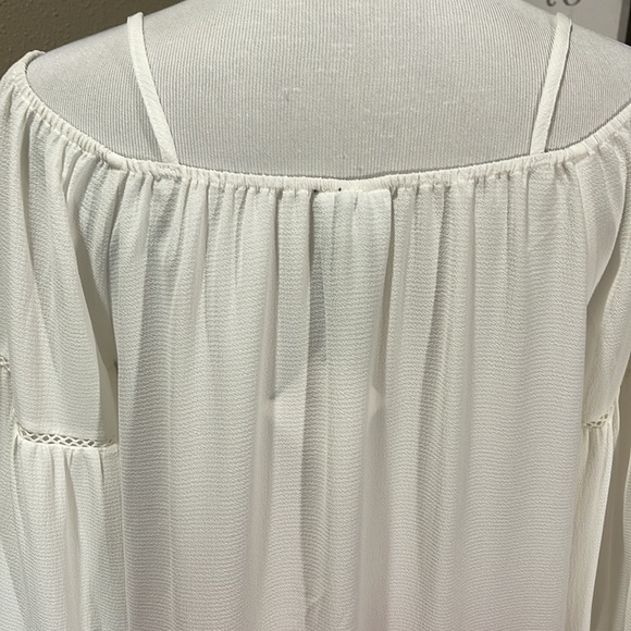 White Off-Shoulder Blouse Sz: S - Picture 7 of 7